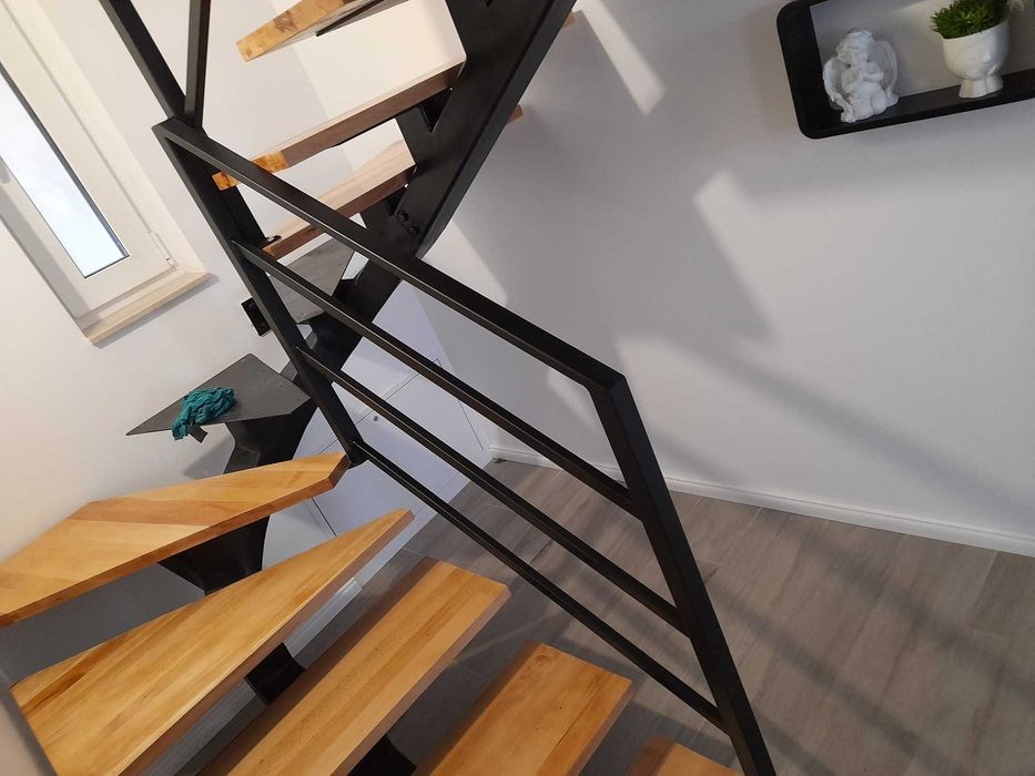Scări Metalice Interioare / Exterioare • Execuție la Comandă