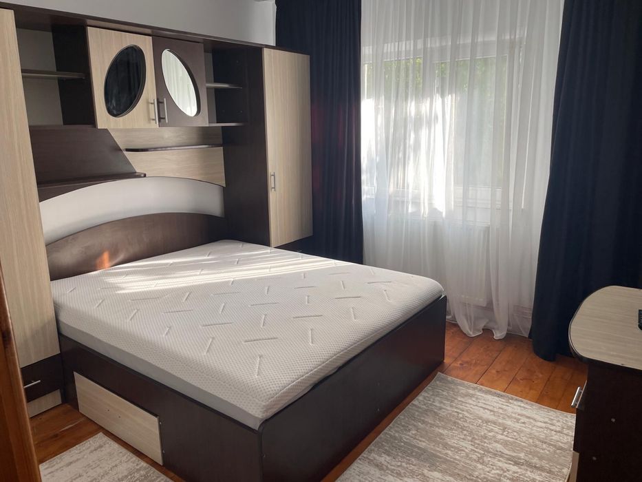 Inchiriez apartament 2 camere decomandat etaj 1 str. Crisan