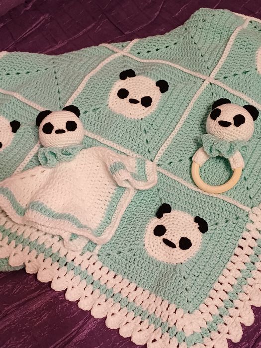 Комплект бебешко одеалце, дрънкалка и гушка