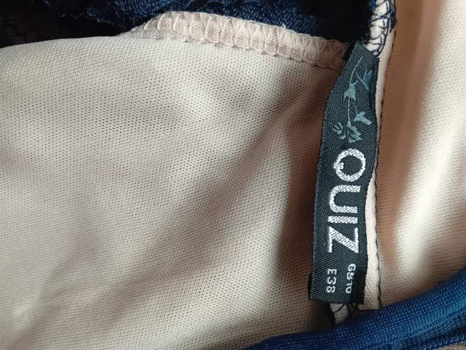 Елегантна коктейлна рокля на QUIZ