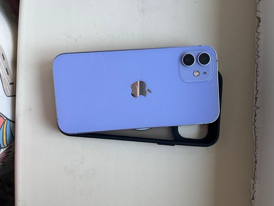 Продам айфон 12