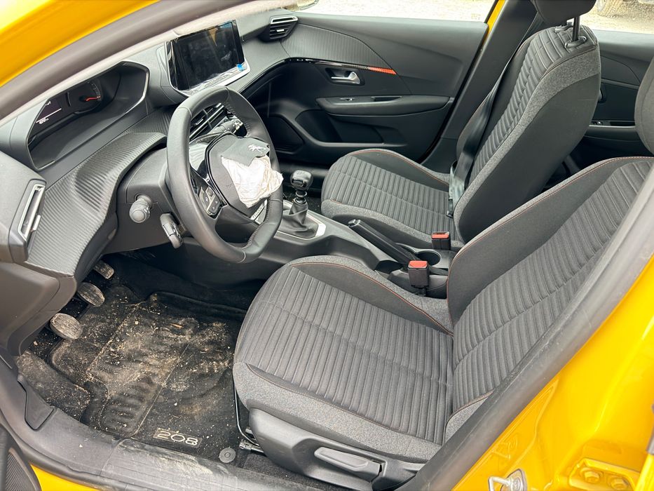 Peugeot 208 1.2 PureTech, двигател HNE, 101 кс., 6 ск.,2024г.,40000 км