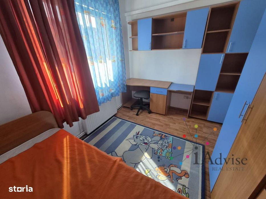 Apartament de 3 Camere pe Două Fețe, cu 2 Băi, 2 Balcoane și 2 Locuri