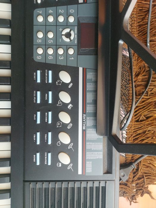 Продам синтнзатор