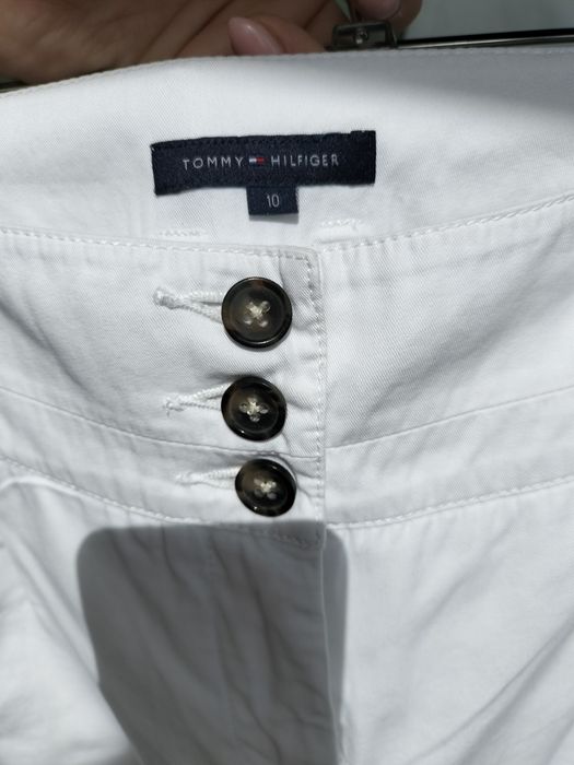 Брюки и шорты TOMMY HILFIGER
