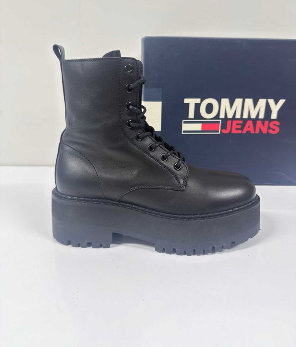 Много запазени Кожени кубинки TOMMY JEANS Cleat Ankle Boot - Размер 39 (25 см стелка)