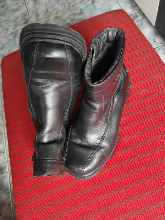 Ghete, bocanci din piele naturală 100%, îmblăniți. 
Foarte ușori, foar