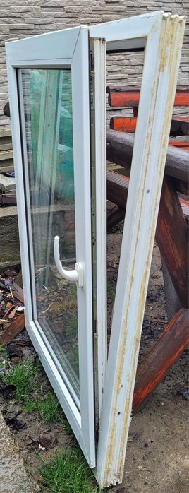 Geam termopan cu deschidere dubla  pe alb