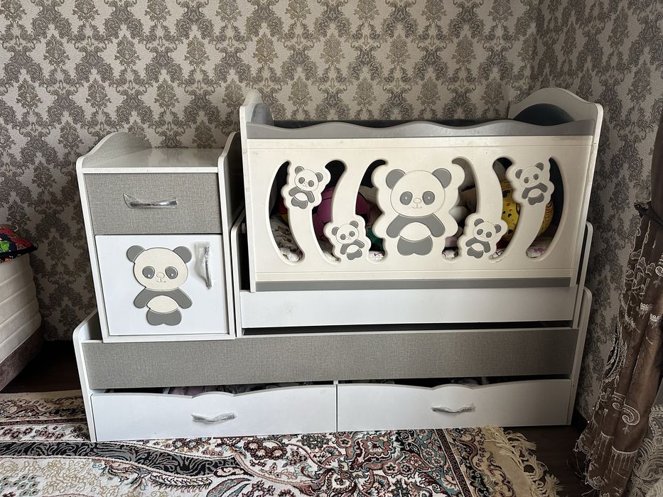 Bolalar maneji 3 tasi birda , yaxshi materialdan fabrichniy mustaxkam.