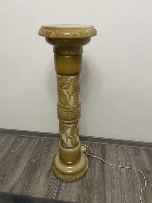 Postament piesestal marmura