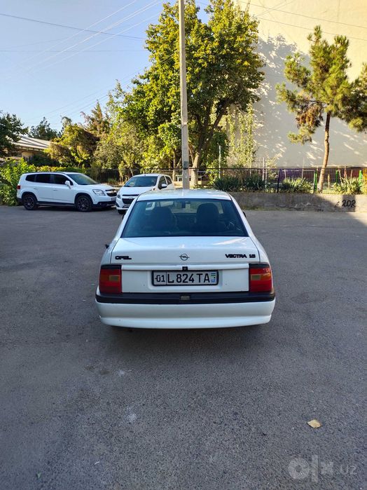 Opel Vectra 1.8 Sotiladi