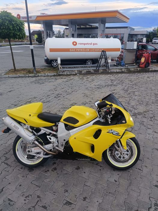 Motocicleta Suzuki 1000 injecție