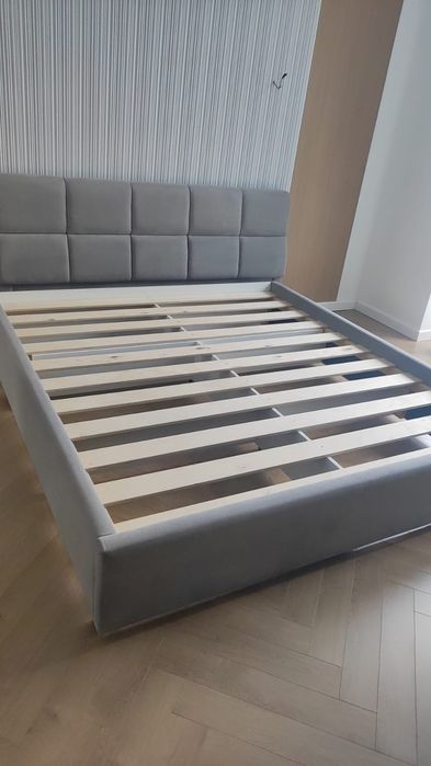 Новый состояние Кровать 200х160.200х180