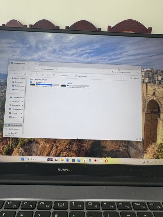 Huawei Matebook D 14 ssd 256 win 11 Core I3 13пок