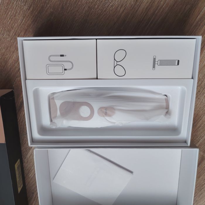 Epilator laser IPL, cu 999.900 de impulsuri luminoase, 3 moduri functionale HR/SC/RA, 9 intensitati, rapid, regenerare piele si indepartare acnee, alb