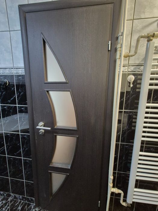 Vand usi in stare foarte buna