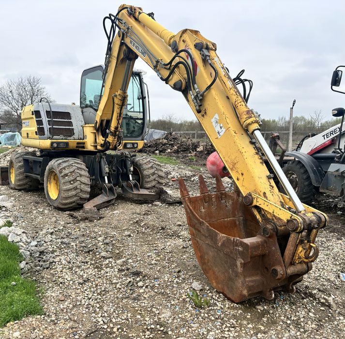 Excavatorpe roti  new holland