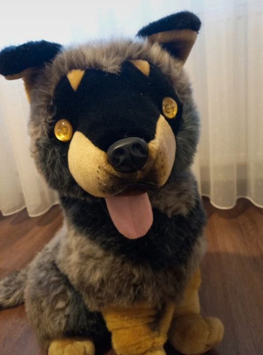 Caine mare de plus 60x78x35 cm cu baterii in stare perfecta ca nou