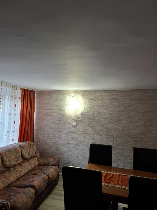 Închiriere apartament la casa in Sânnicoară