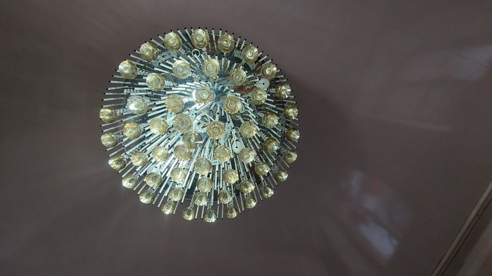 Продам люстру в зал либо в  гостиную