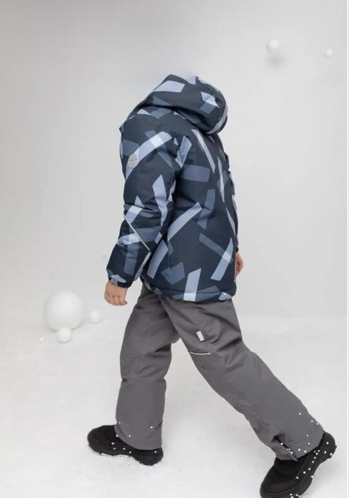 Продам детскую куртку