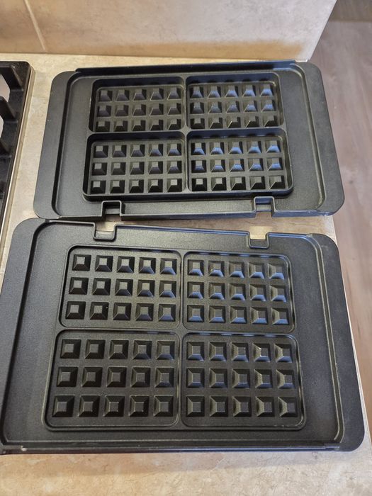 Мультигриль Delonghi CGH1030D