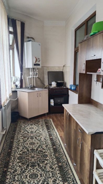 Durujba metro yaqinida kivartera bor 1xona bezmaklir