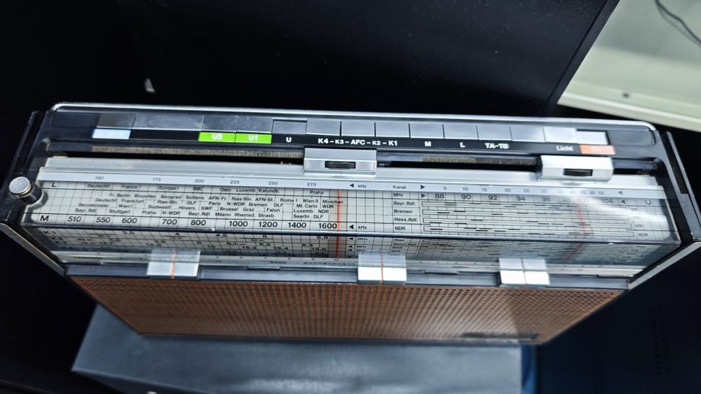 Radio ITT Schaub Lorenz, model Touring International 104