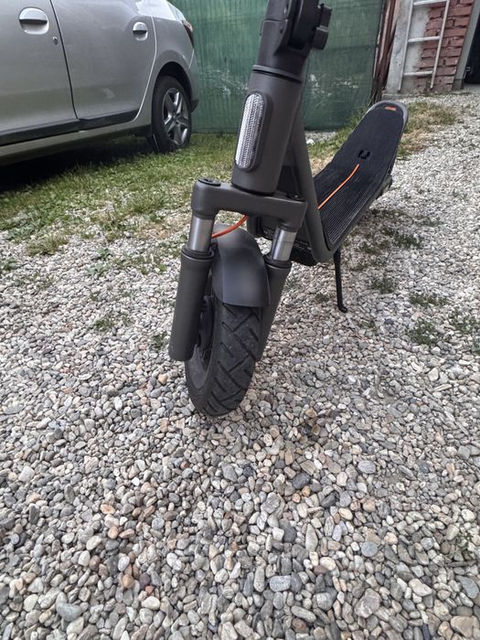 Trotineta electrica xiaomi scooter 6, ca noua, cu protectie ecran