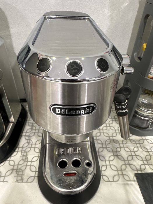 Кофеварка De’Longhi Dedica EC685