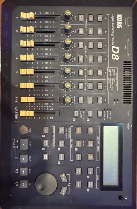 Цифровой многодорожечный рекордер KorgD8