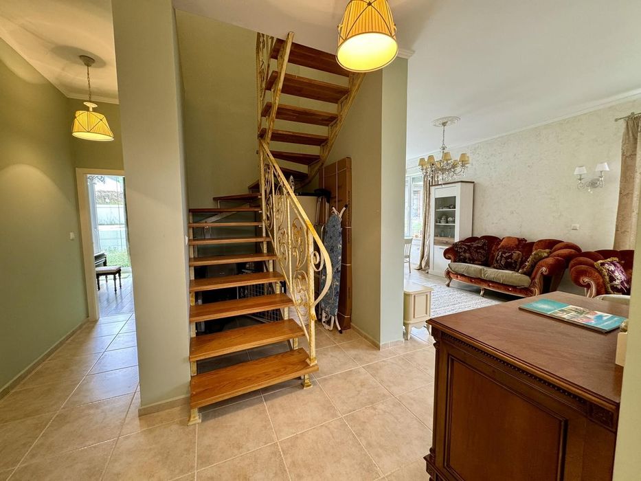 Продава се Къща в Бургас, Център - 211 кв.м за 1564 €/кв.м - Снимка #8