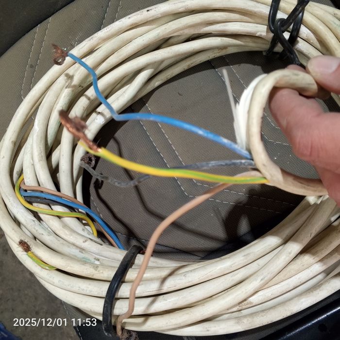 Провод ПВС 4х2,5 (многожильный)