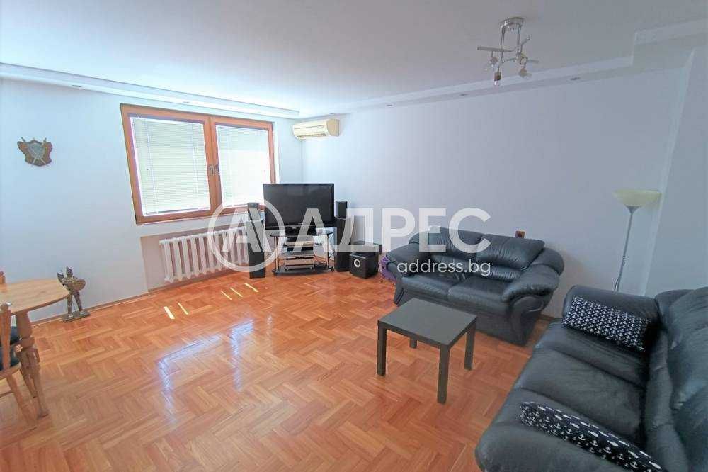 Дава се под наем Тристаен апартамент в Разград, Освобождение - 97 кв.м за 122400 € - Снимка #1