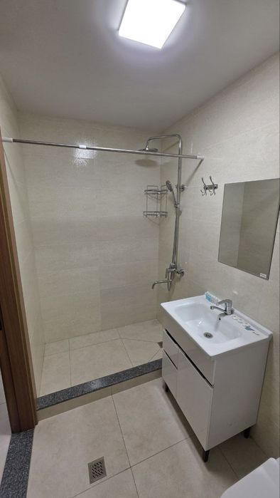 Hotel mehmonxona sergeli moshina bozor 3-4 bekatga yaqin ruvd kuchada