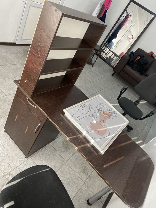 Маникюрный стол