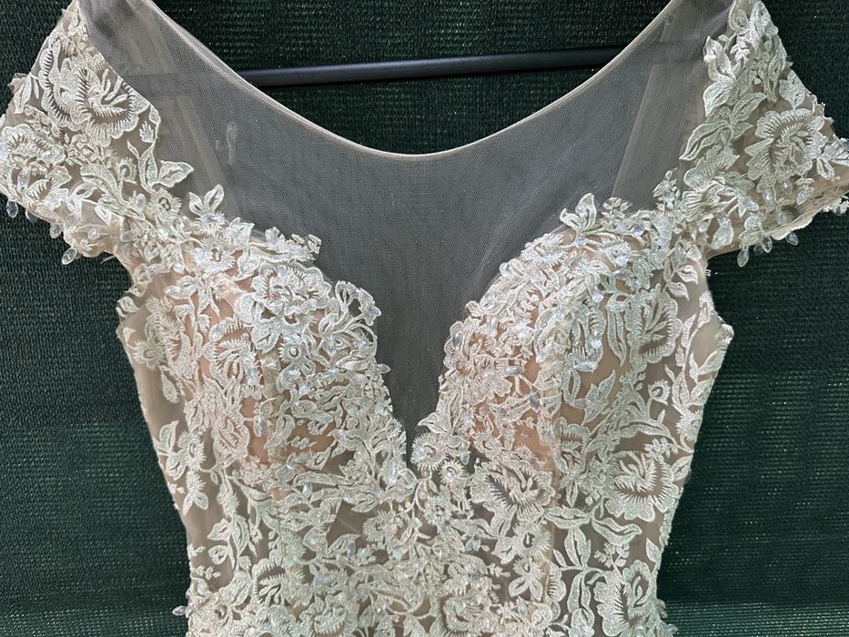 Официална рокля цвят шампанско