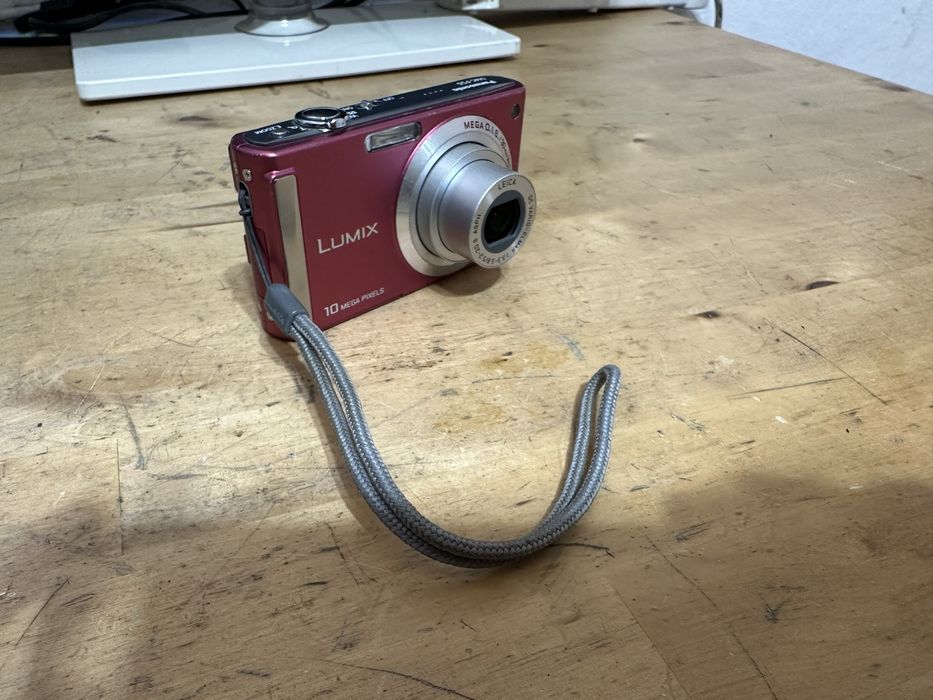 Panasonic dmc-fs5 de culoare rosu deschis