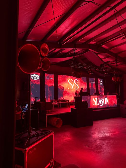 Închirieri sonorizare profesională, DJ, lumini, scenă, LED screen