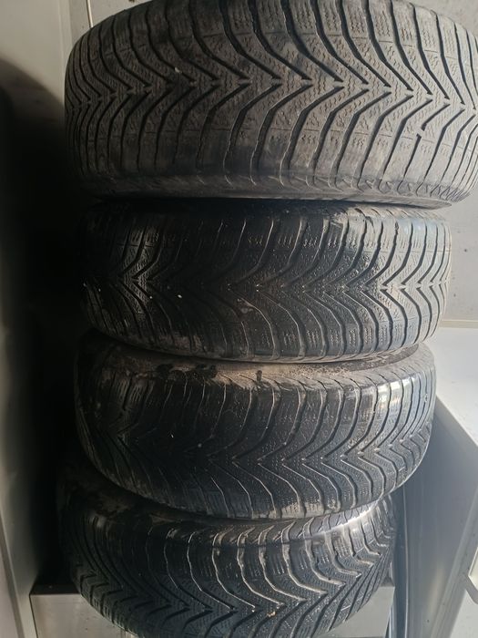 Зимни гуми с джанти 15 ки .