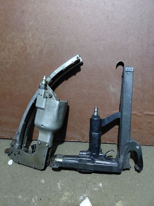 Два степлера для изготовления матрацев