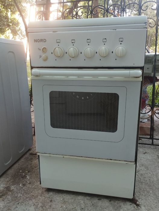 Продам газовую плиту
