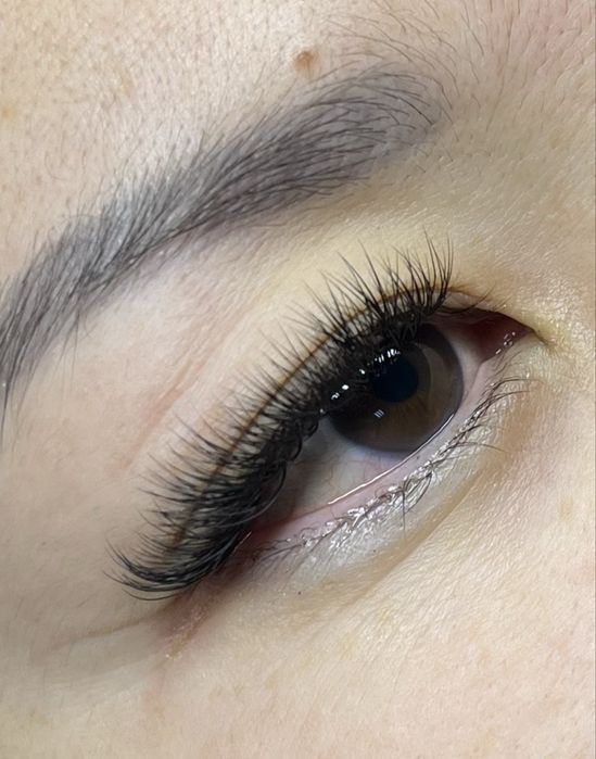 Модель наращивание ресниц