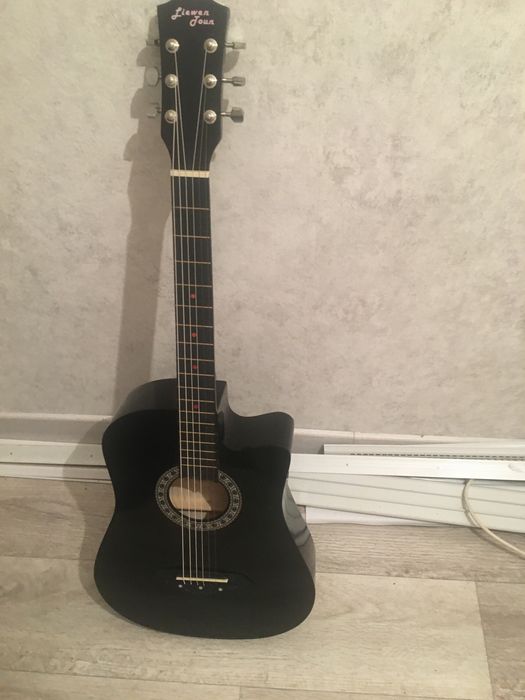 Продам гитару б/у за 24000 торг уместен