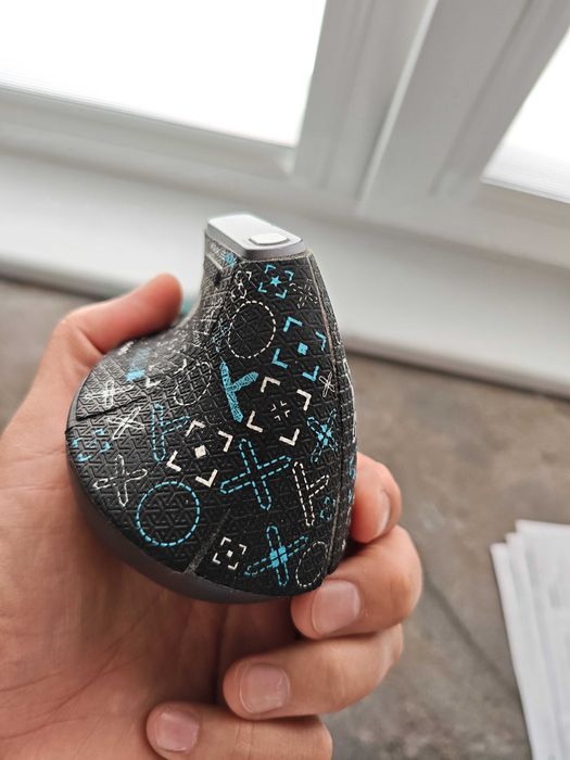 Logitech MX Vertical ергономична безжична мишка с Bluetooth и USB приемник