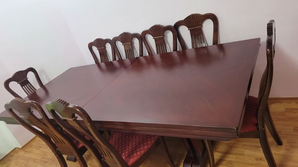 Стол со стульями