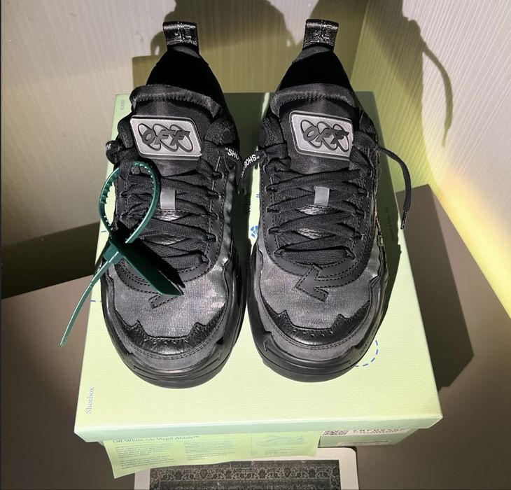 Adidasi off white odsy 1000