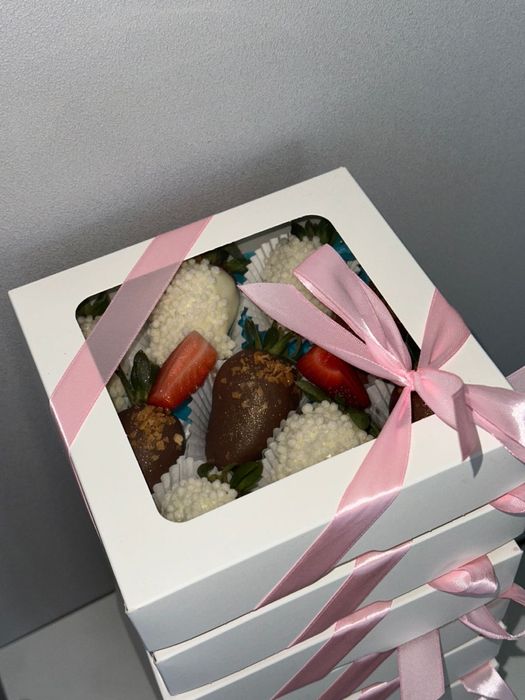 тюльпаны и клубника в шоколоде