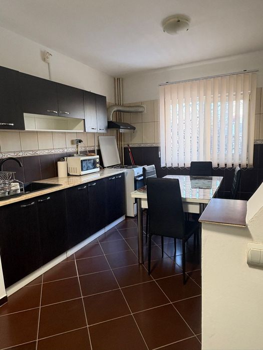 Inchiriez apartament 3 cam Uverturii Teatru Masca+ loc par