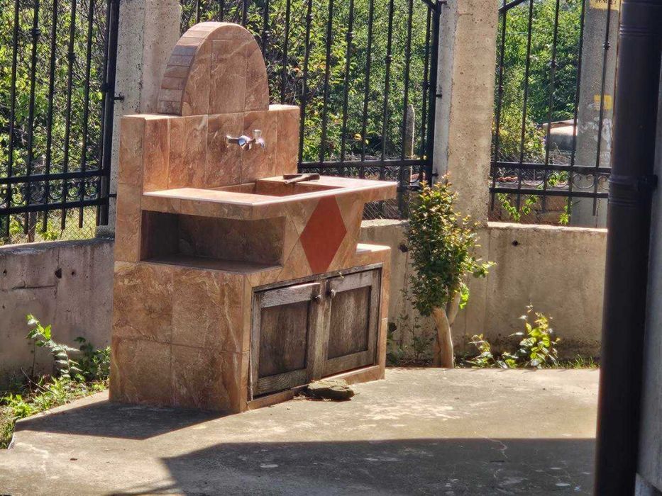 Чудесна двуетажна къща в село Баня